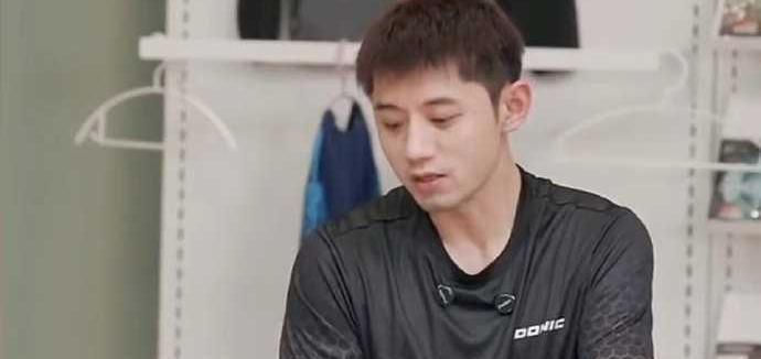 张继科这步棋走得真叫人佩服。
在经历了那么大的风波后，他没有躲起来。
反而转身办