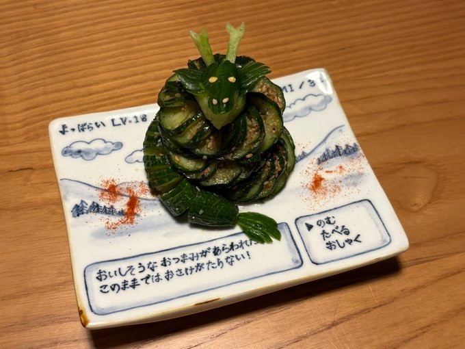 用腌黄瓜制作的龙