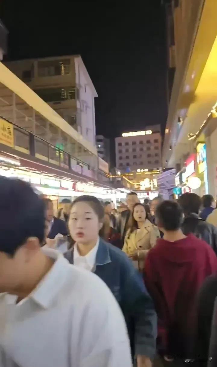  周末的衡阳仍是人山人海！周末不忙，去趟衡阳…#城市观察员# #本地达人计划#