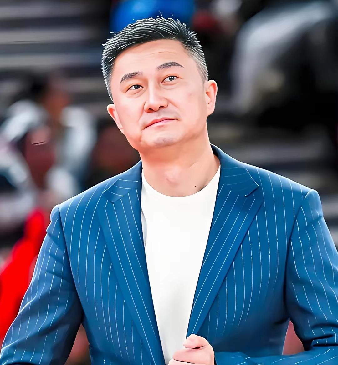广东宏远没有和主教练杜峰续约，这事大部分球迷是乐见其成的，广东队这几个赛季的战绩