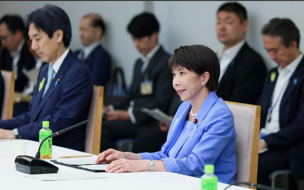 顶不住了，日本示好中国。当地时间6月30日，日本经济产业大臣赤泽亮正公开承认，中