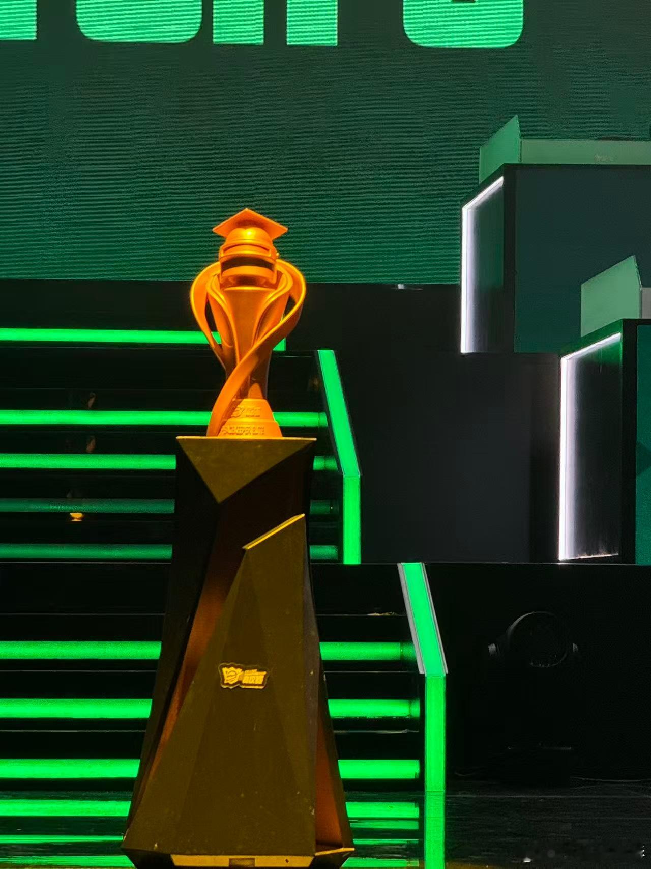 CCST获高校赛总冠军 恭喜CCST拿下2025和平精英高校赛总冠军！每一场团战