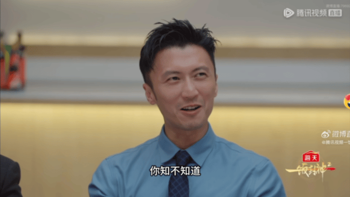 谢霆锋被说跨界厨师不舒服了 一饭封神 《一饭封神》名场面刷屏，谢霆锋听到歌手跨界