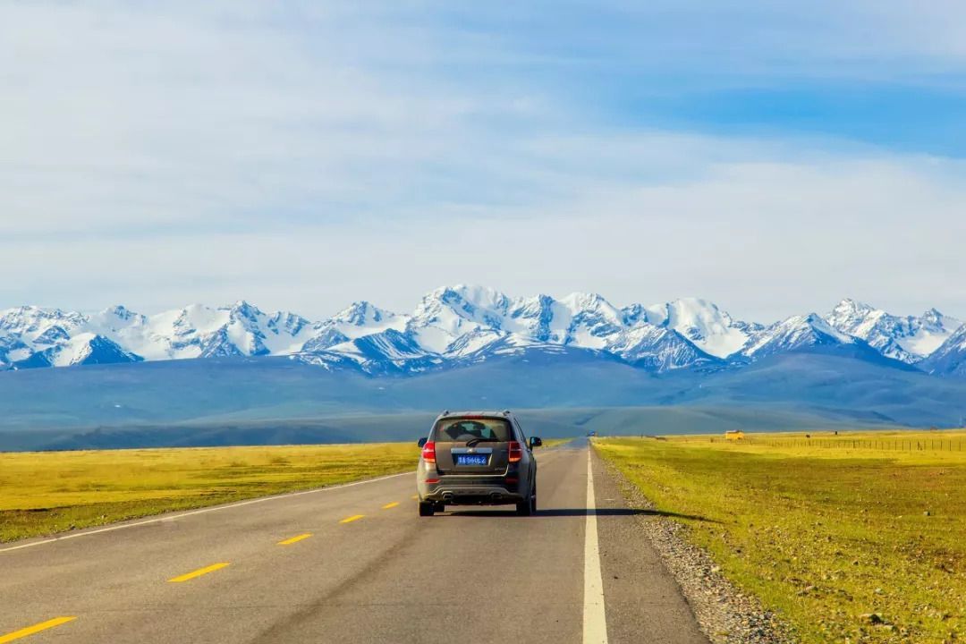 五一机票暴涨多网友改自驾游五一假期临近，机票价格暴涨叠加航班大规模取消。 大家要