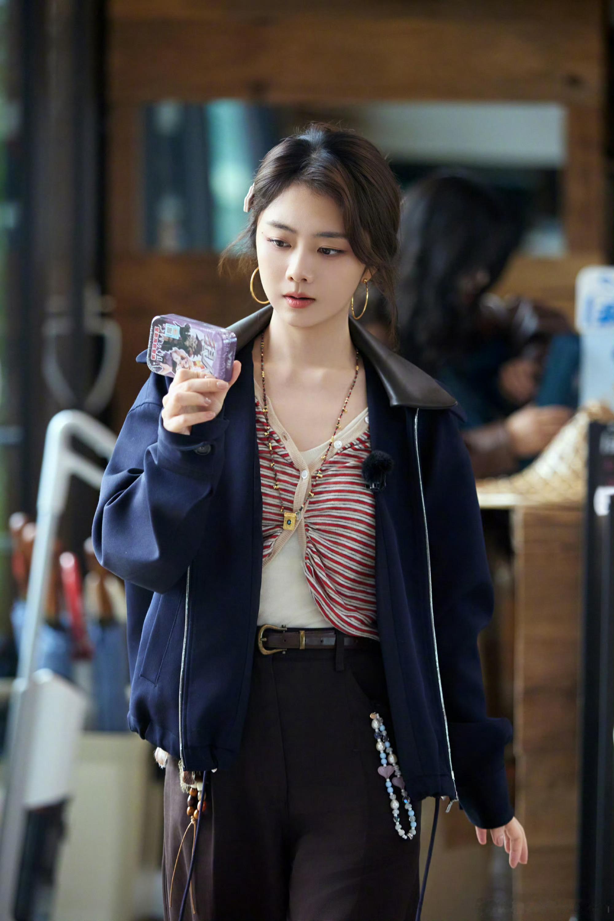 谭松韵来客栈做好了吃苦的准备 暖暖的谭松韵，听到沈月说特别累特别辛苦，立马说要帮