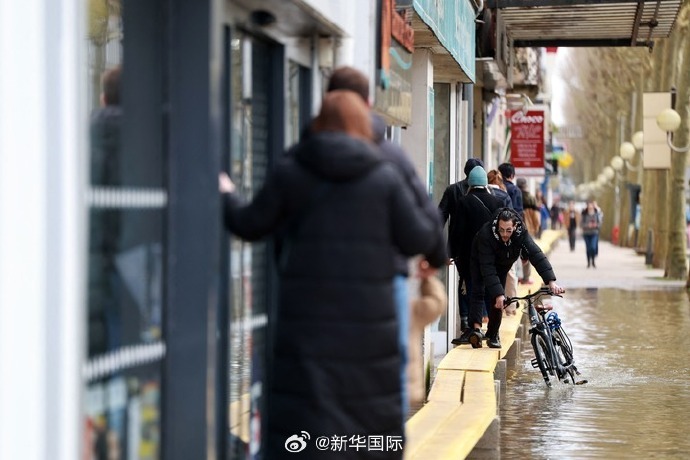 【#法国连续降雨40天创纪录#】法国气象局23日发布公报说，该国自1月中旬以来已