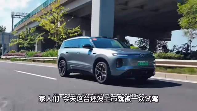 25万级智驾直接捅天花板！大众这台还没上市的德系SUV，直接下放旗舰级Momenta R7世界模型
