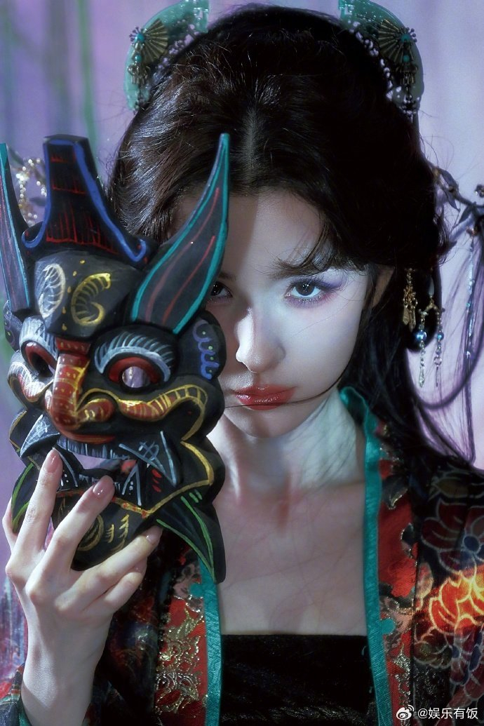 谁把哈妮克孜头发挂树上了哈妮克孜东方诡美感 哈妮克孜这组大片太美了！朦胧松弛的质
