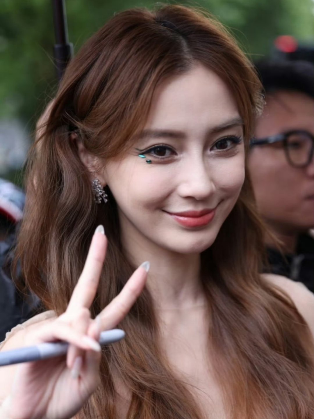 Angelababy一出手便是王炸 已经隐退娱乐圈的某副主任Angelababy