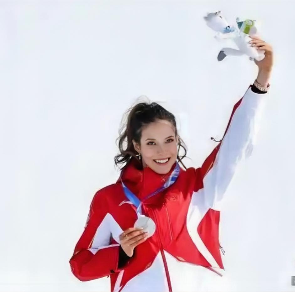 谷爱凌又获奖牌了
北京时间2026年2月9日晚，谷爱凌斩获米兰冬奥会坡面障碍技巧