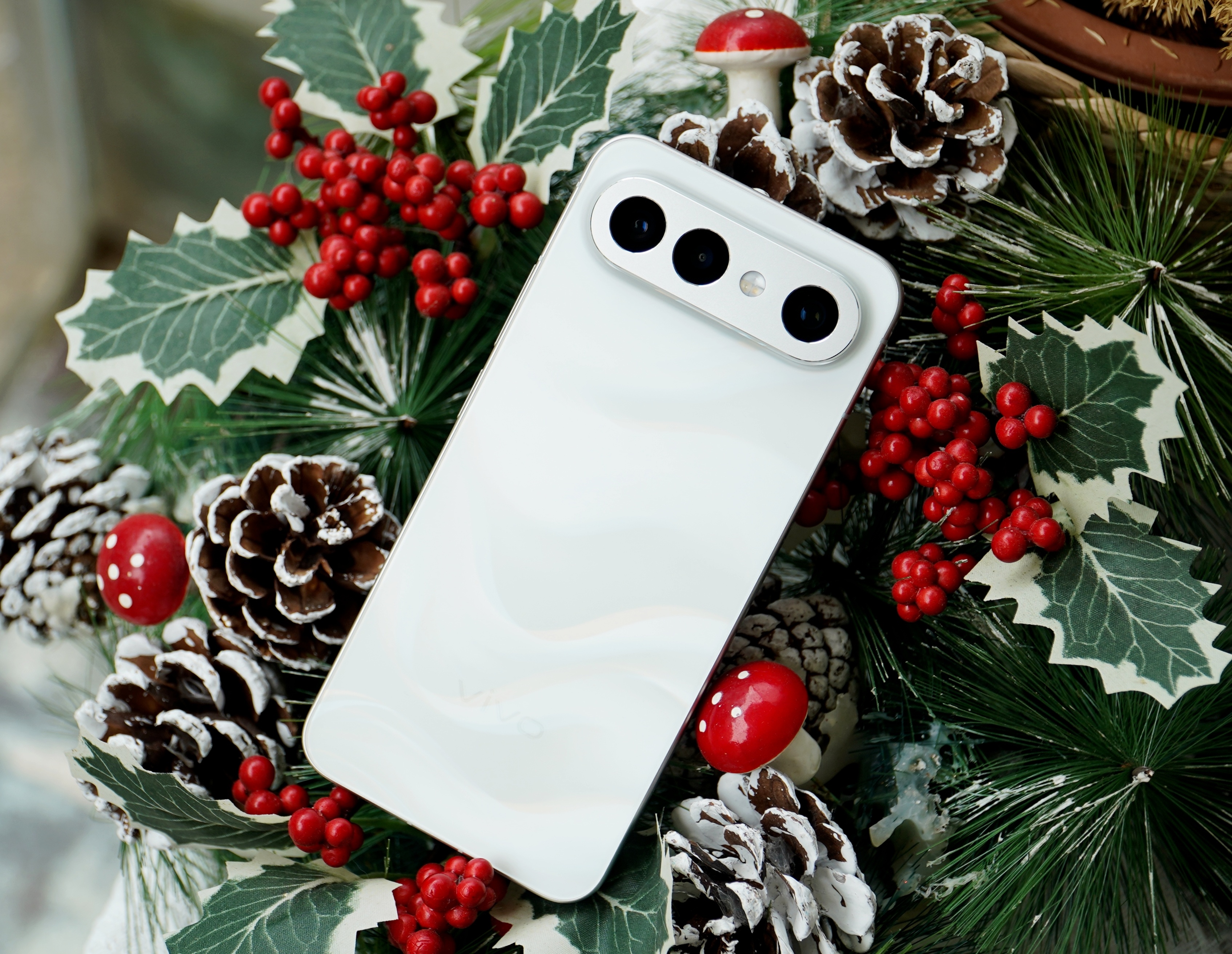 vivo S50 Pro mini告白真机上手图：作为一个白色控，我第一时间选了