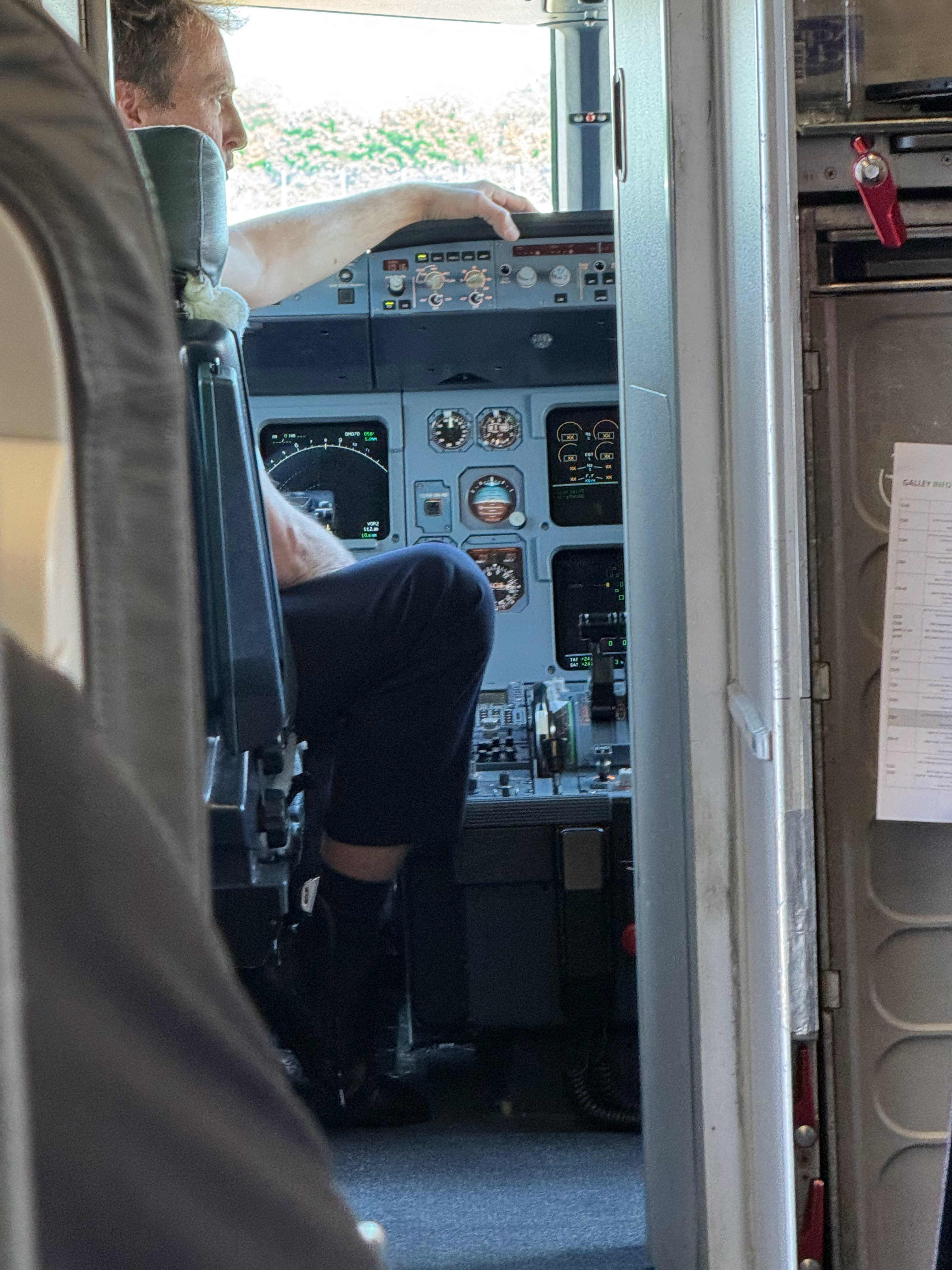A319 起飞巡航 7000尺，导航设置完毕。李楠说道李楠说道飞行 德国·慕尼黑