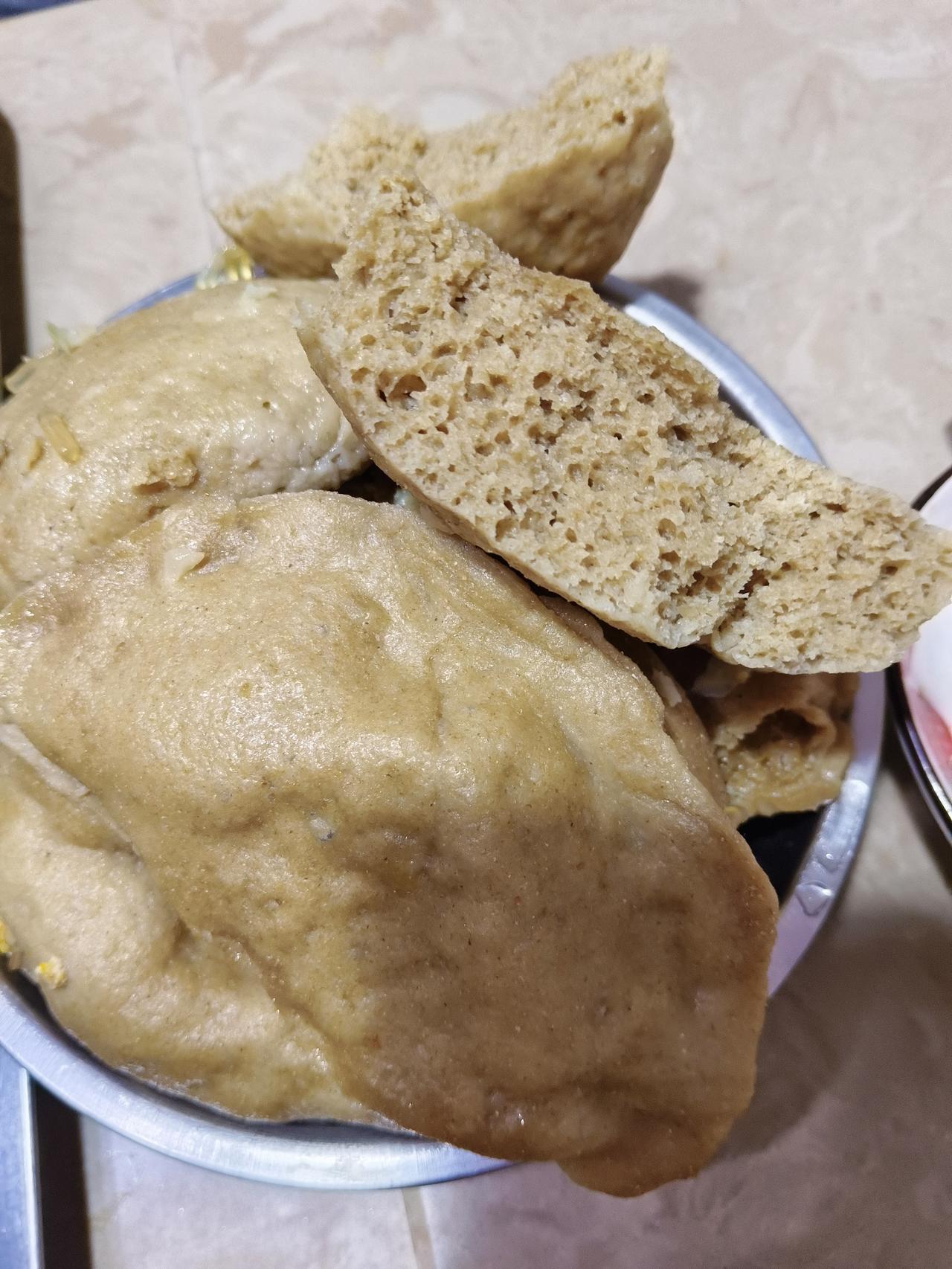 全麦粉，曾经养育几代人的东西，曾经被人嘲讽的东西，终究变成了被人怀念的东西。
 