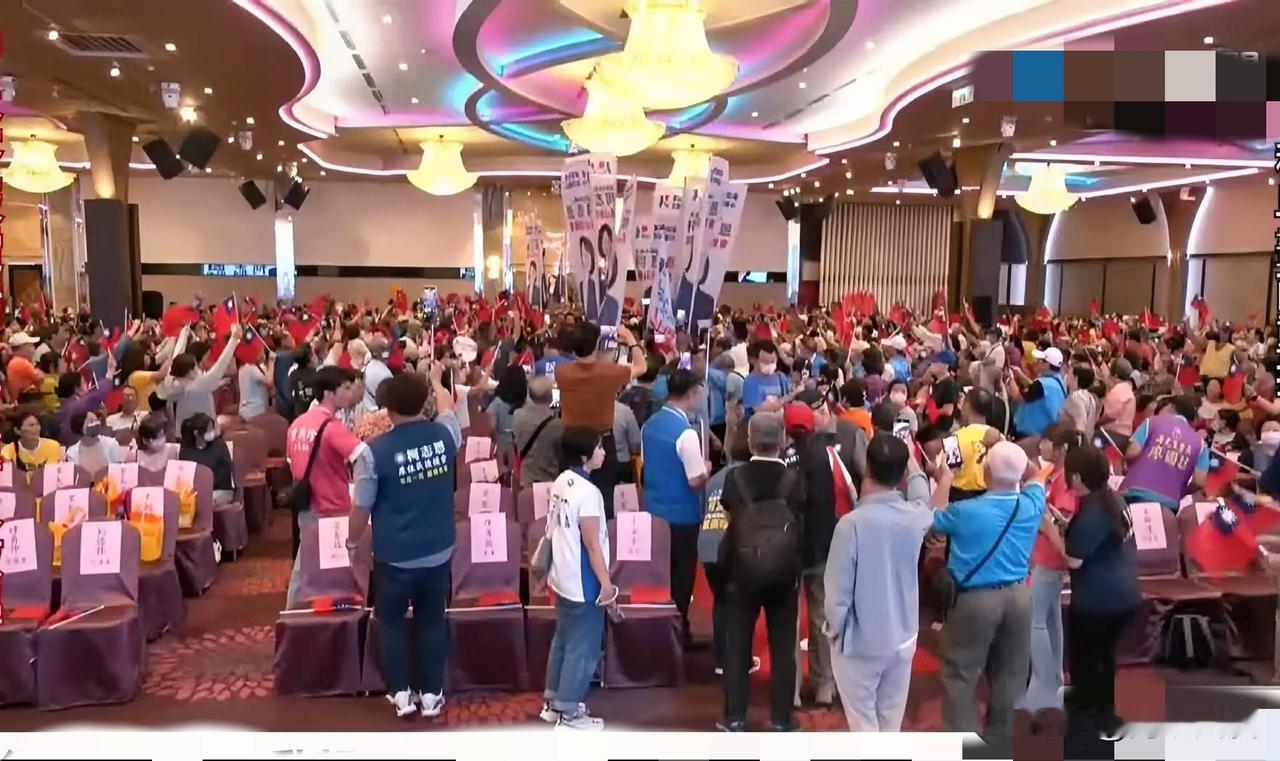 柯志恩成立凤山后援会，现场挤爆3500人，以肉搜、数椅子臭名昭著的四叉猫又去数椅