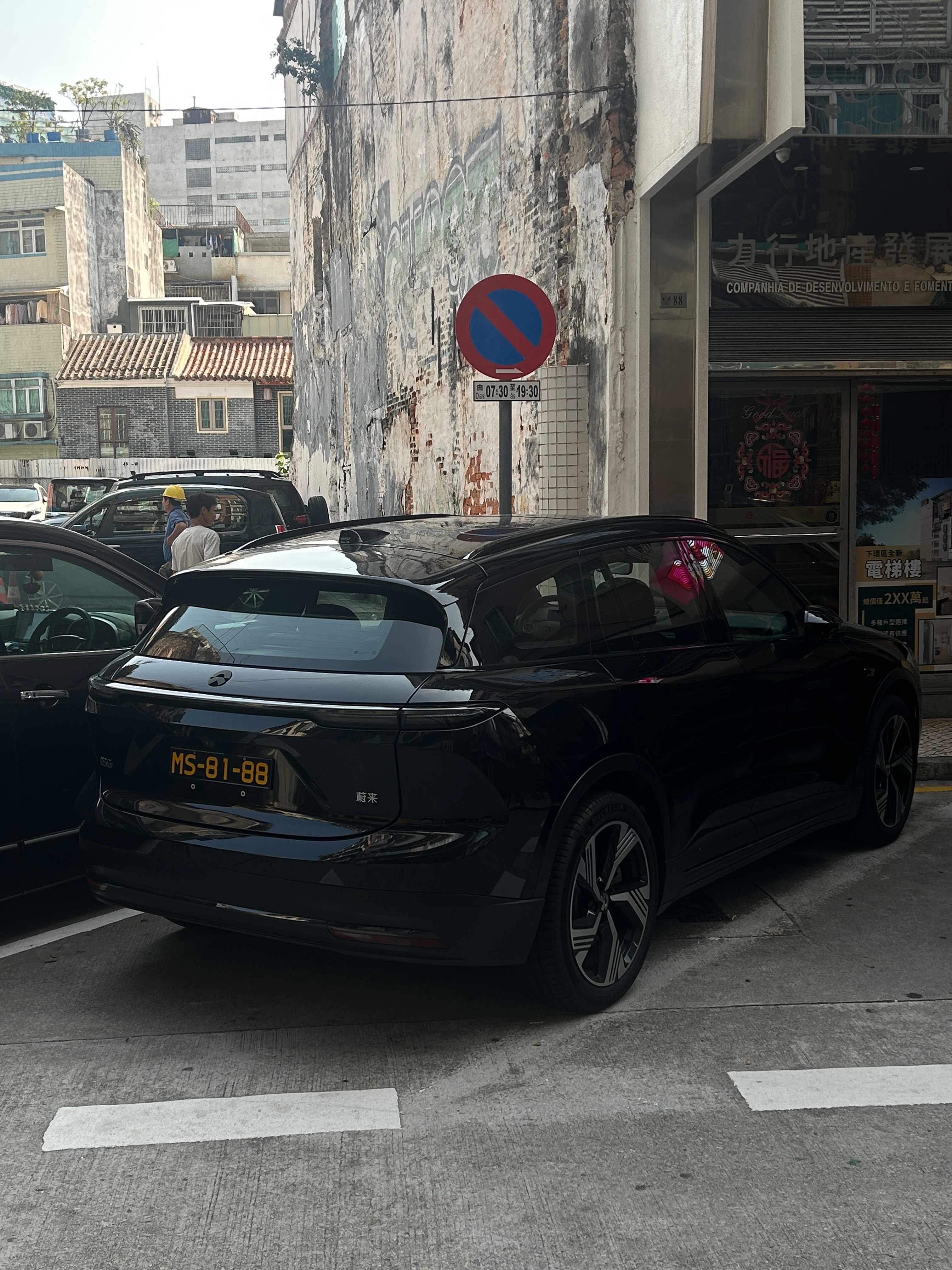 澳门的蔚来真多啊，而且上这牌真的颜值恢复了100%！！！！！太帅了。 澳门