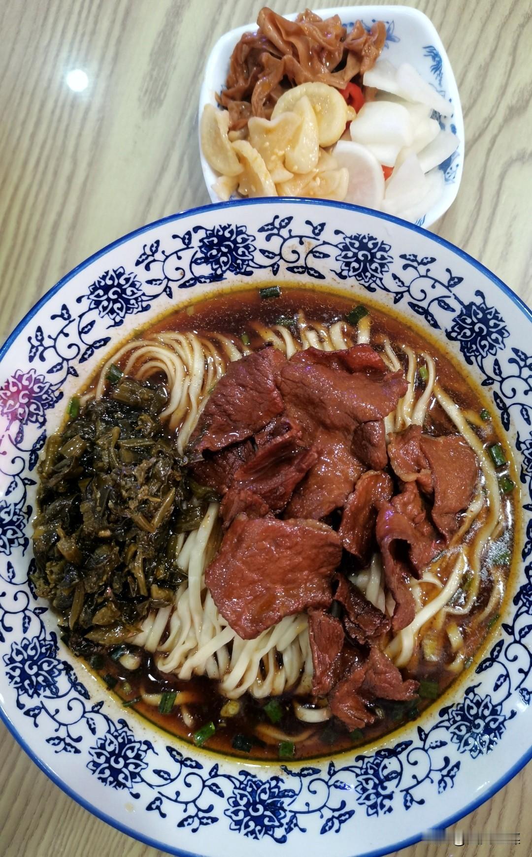 9月9日，在安徽马鞍山吃非物质文化遗产当涂大肉面。据史书记载，李白七次游历当涂，