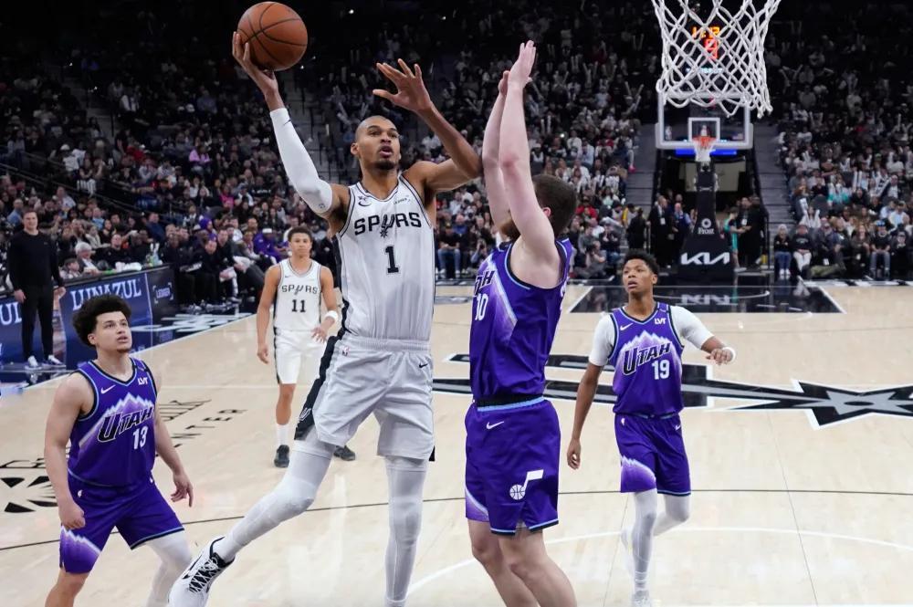 NBA25-26赛季常规赛1月23日将进行8场比赛。湖人与快船展开洛杉矶德比大战