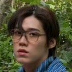 这个眼镜怎么会这么萌。。。。。！！！！hot nerd 。。。艾草也这样萌萌的 