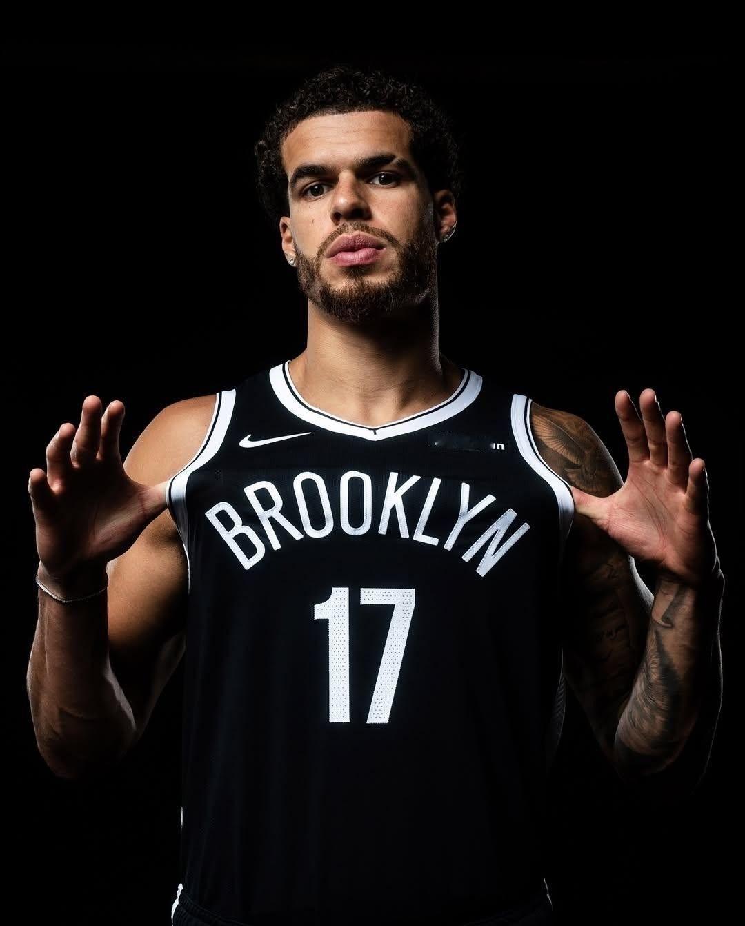 ChrisMannix：篮网今天向市场放出的小迈克尔·波特要价是：至少2个首轮选