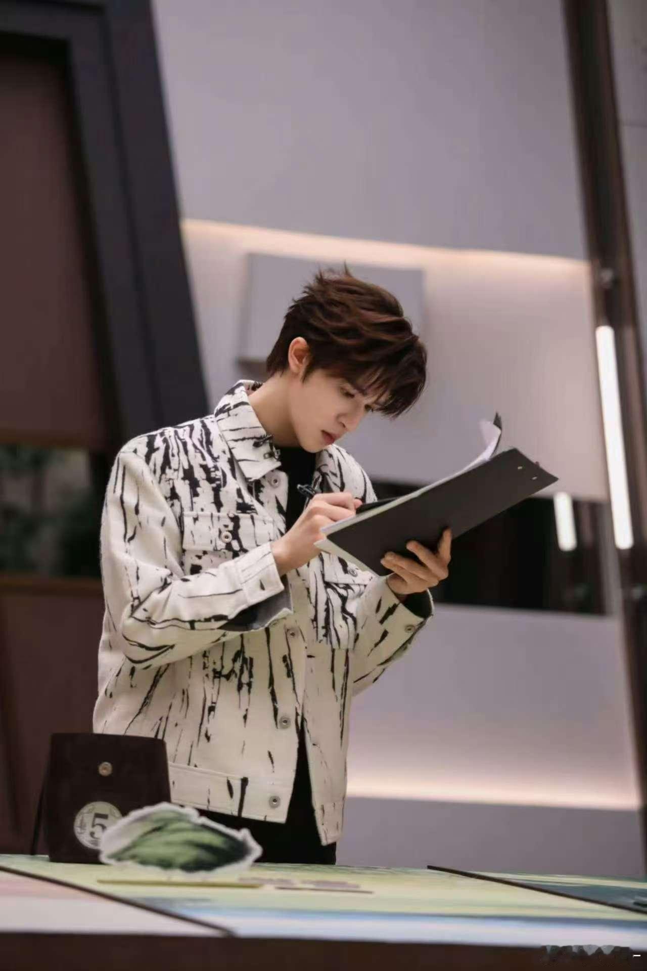 尹浩宇你人还怪好的咧森林进化论2025 自由阶段王佑硕的翻盘计划卡在投卡环节，王