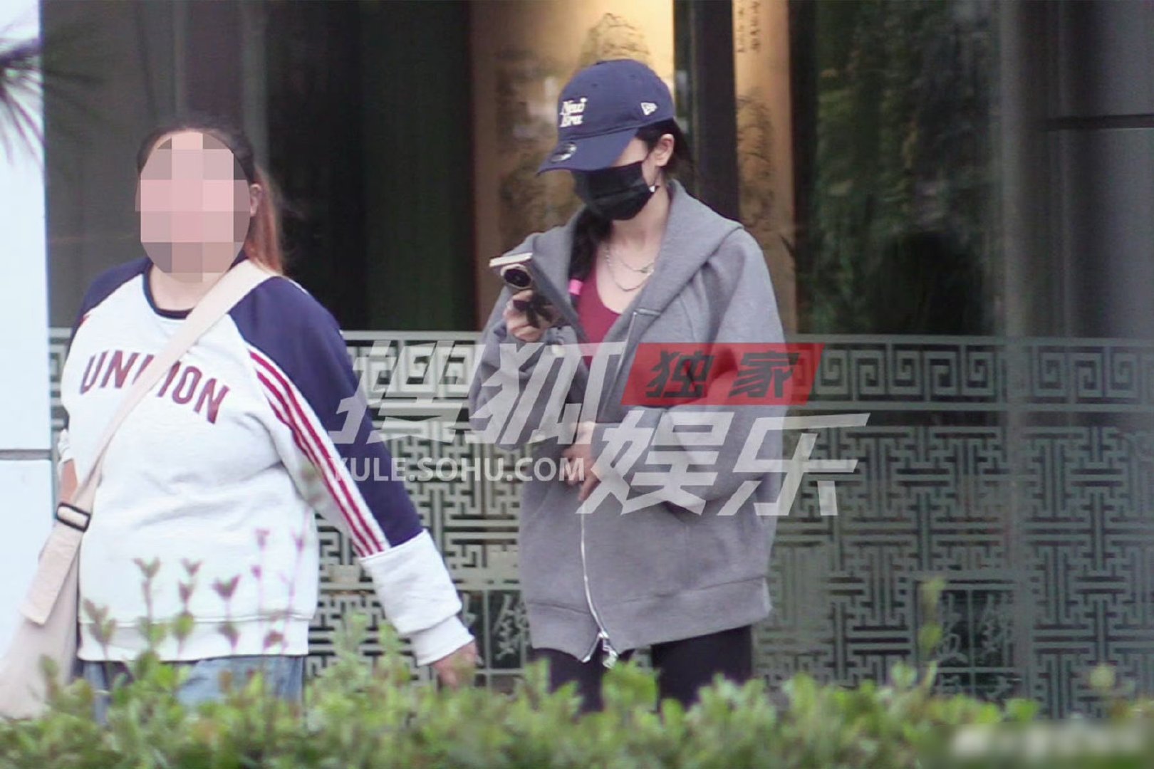 杨幂编麻花辫外出健身 自律小幂的一天[嘻嘻]杨幂[超话] ​​​