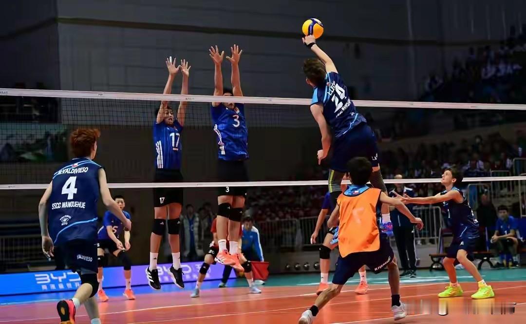 U15世界中学生排球锦标赛在陕西商洛开赛，中国男子一队在揭幕赛以25-7、25-