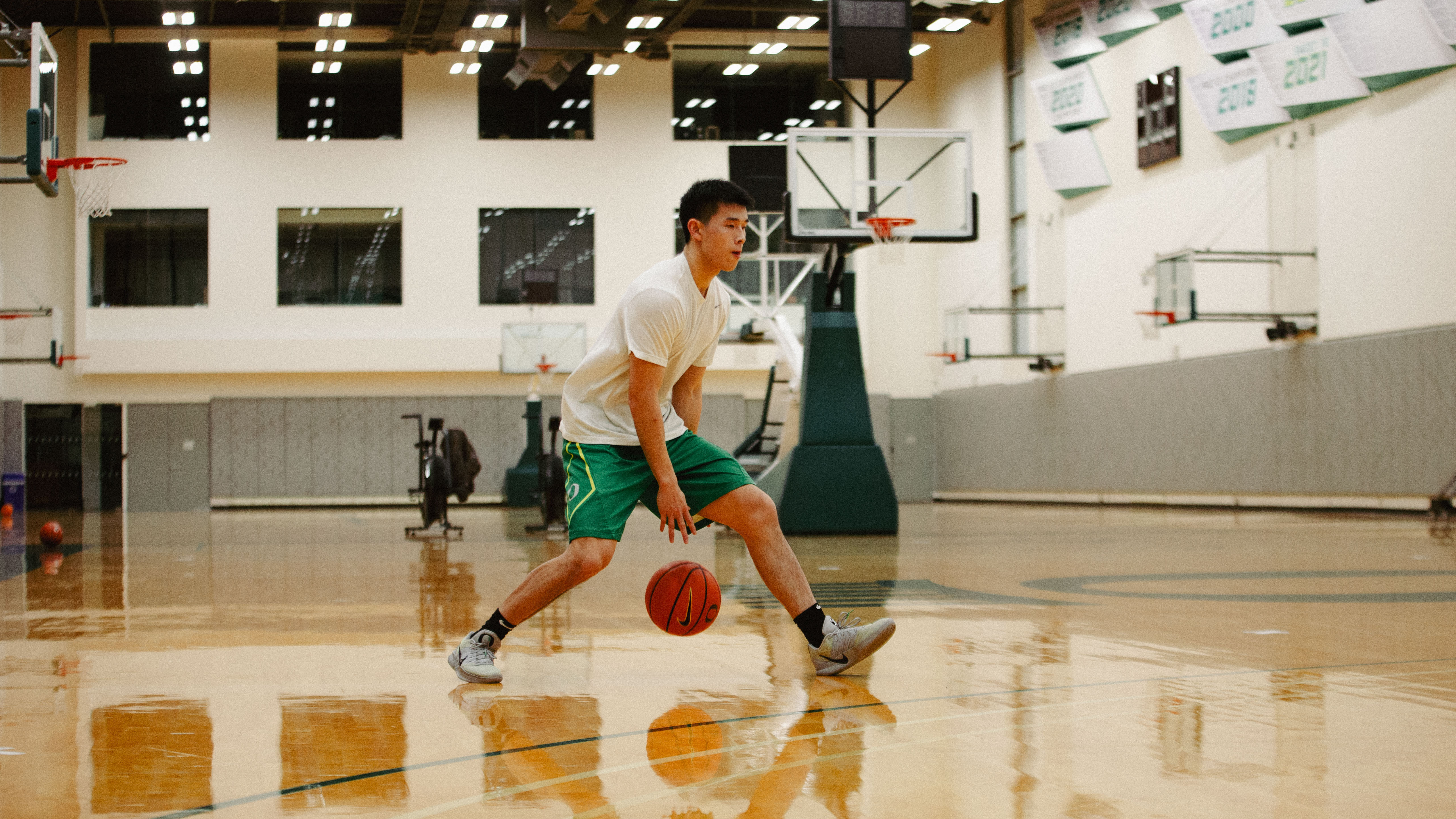 NCAA 在波特兰打完跟冈萨加大学的邀请赛后，因为临近圣诞，整支队伍就地解散，节