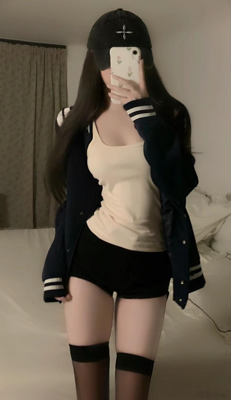 夜深了，还是睡不着，肿么办[羞嗒嗒] ​​​