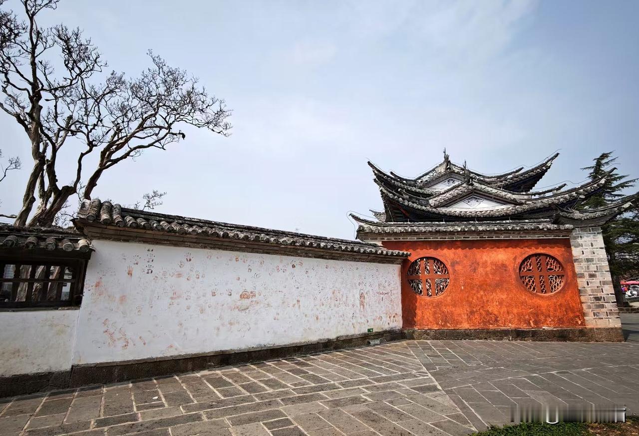 《绮罗古韵入画屏》腾冲行4
绮罗古镇位于来凤山南麓，始建于600年前的南诏时期，