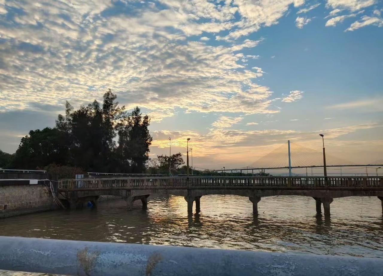 目前日本和3个国家存在领土纠纷，他们分别是俄罗斯、韩国和…。日本和俄罗斯主要的领