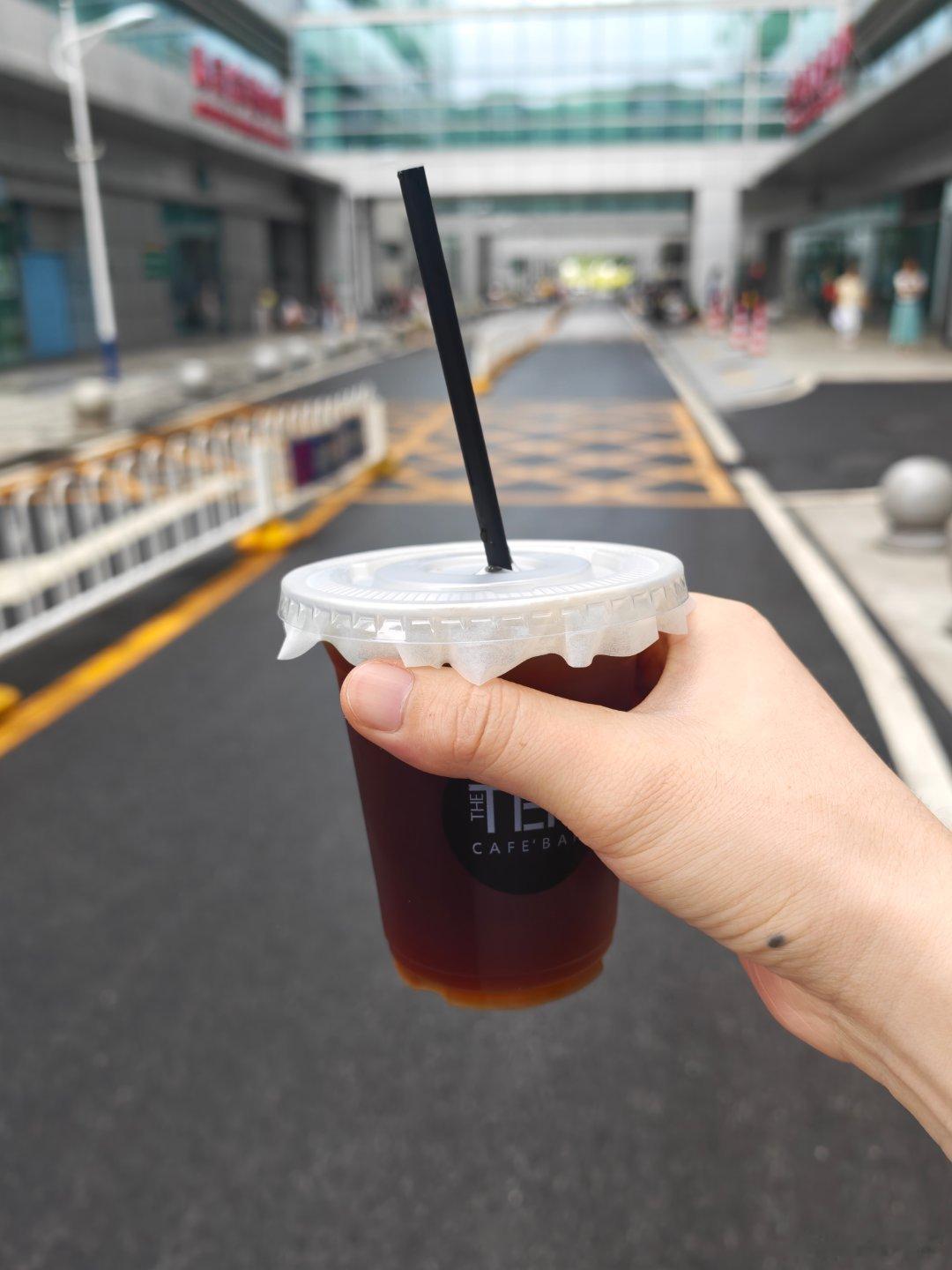 我一个从来不喝冰美式的人 现在一天一杯 以前都是凌晨3.4点睡 早上11.12点