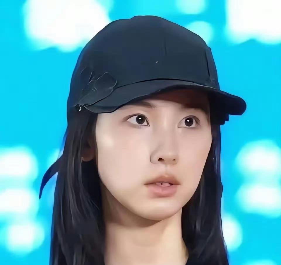 陈都灵素颜照被曝出来！这五官，精致又清秀。那眉眼干干净净的，越看越有味道，真耐看