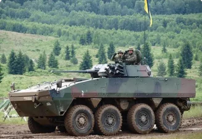 波兰向乌克兰日交付全部200辆Rosomak装甲运兵车。这些是4月8日泽连斯基访