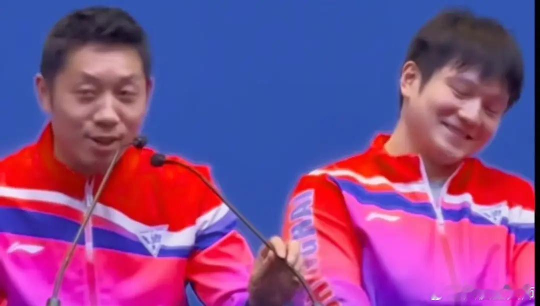 许昕采访“胡言乱语”逗笑众人，还帮樊振东解压哈哈哈哈哈哈全运会赛后发布会上，许昕