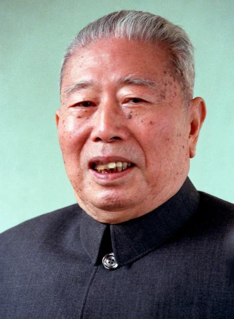 他参加秋收起义，随毛泽东踏上井冈山革命之路，他年主政中组部，四年平反数百万干部冤