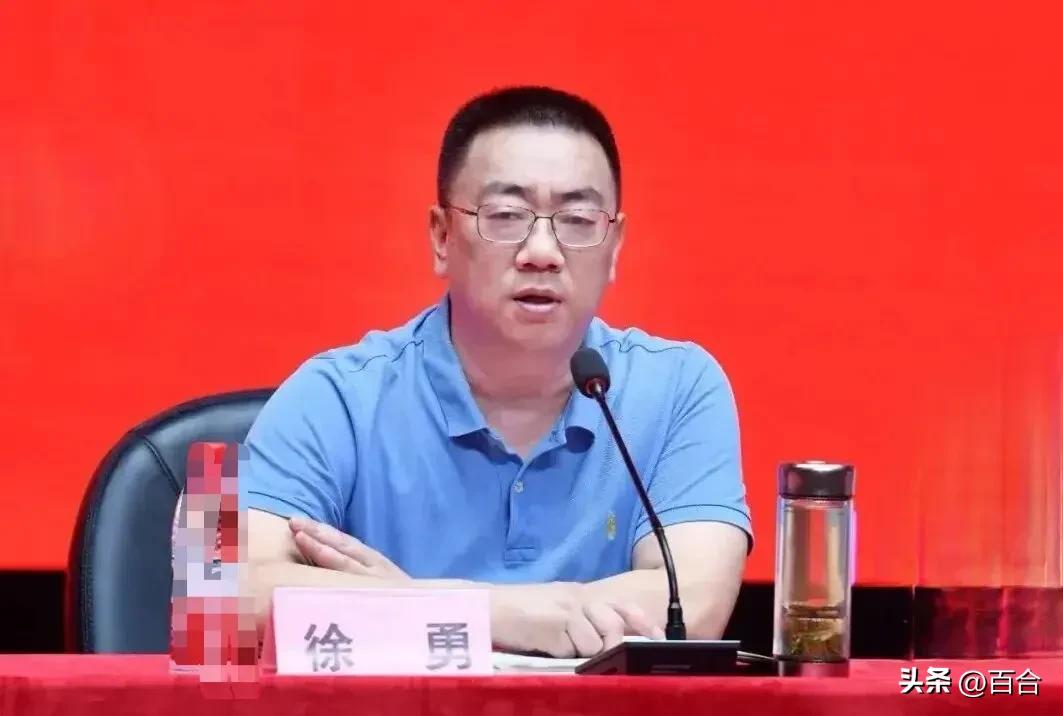 7月9日消息，绵阳南山中学徐勇人设彻底塌了。翻看他的履历，堪称基础教育界的"天花