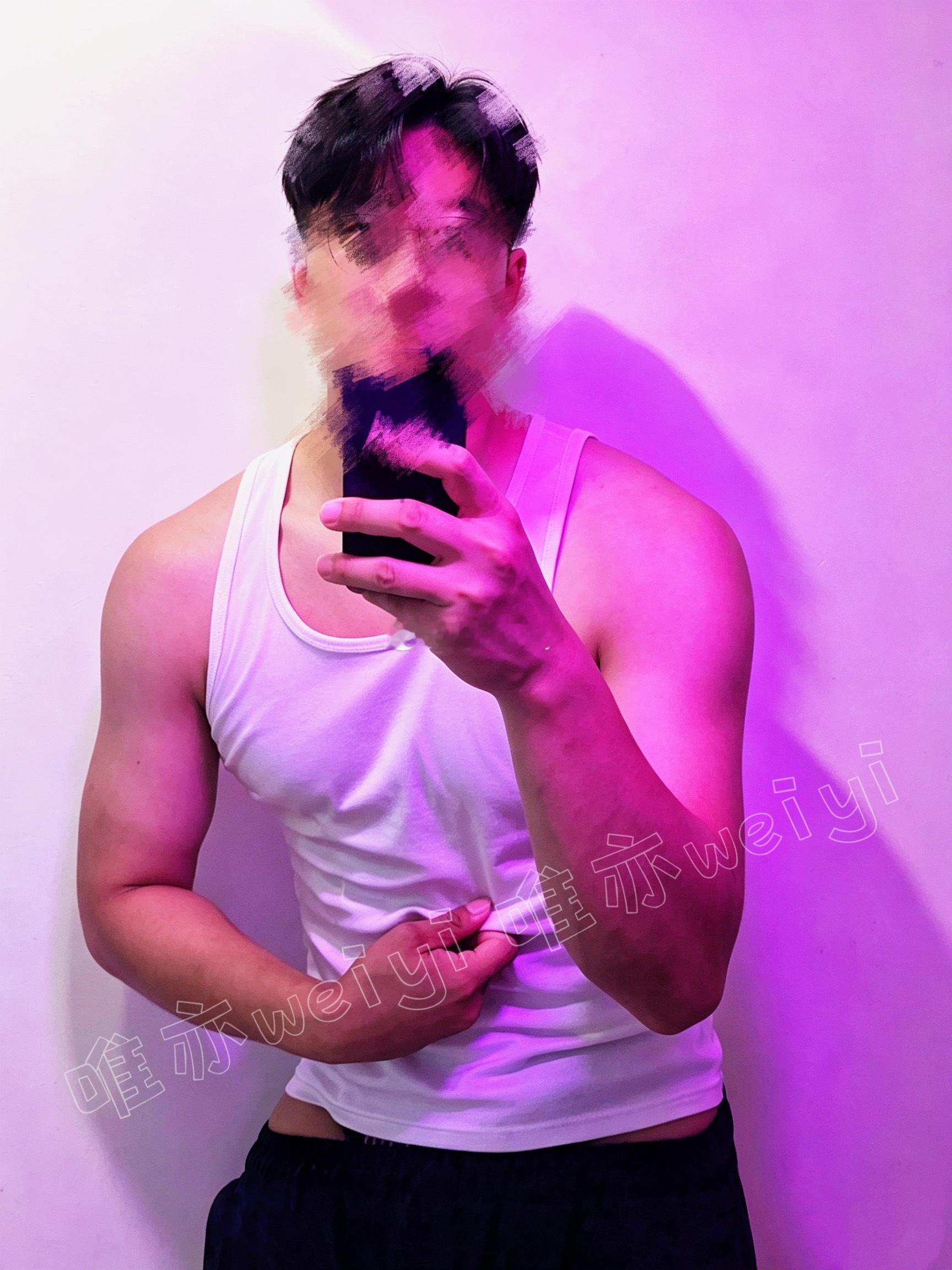 邂逅相逢只一宵，明朝歧路各迢遥。