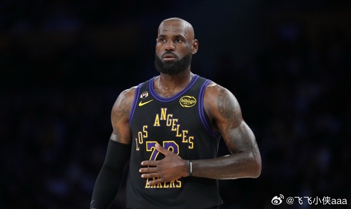 詹姆斯半场8中8詹姆斯半场8中8轰18分  4记暴扣！0失误0罚球！NBA常规赛