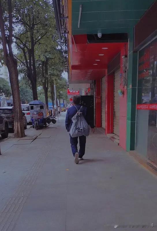 人要没有明确清晰的目的，就会盲目，就会出现情绪化行为，就会容易出现不可挽救的后果