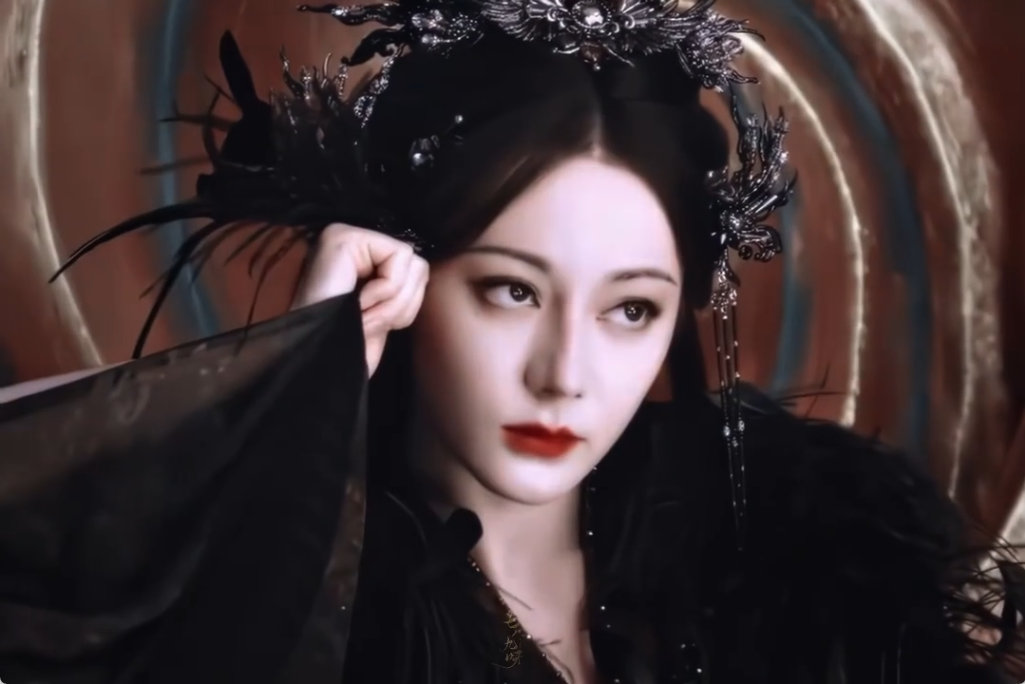 迪丽热巴新剧看垃圾的眼神谁懂迪丽热巴这看垃圾的眼神 迪丽热巴这眼神也太绝了！自带