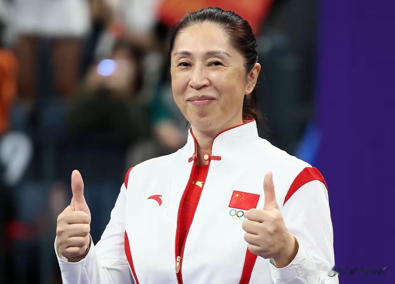 郑薇表扬中国女篮！
在世界杯D组的关键比赛中，中国女篮71-51大胜意大利女篮！