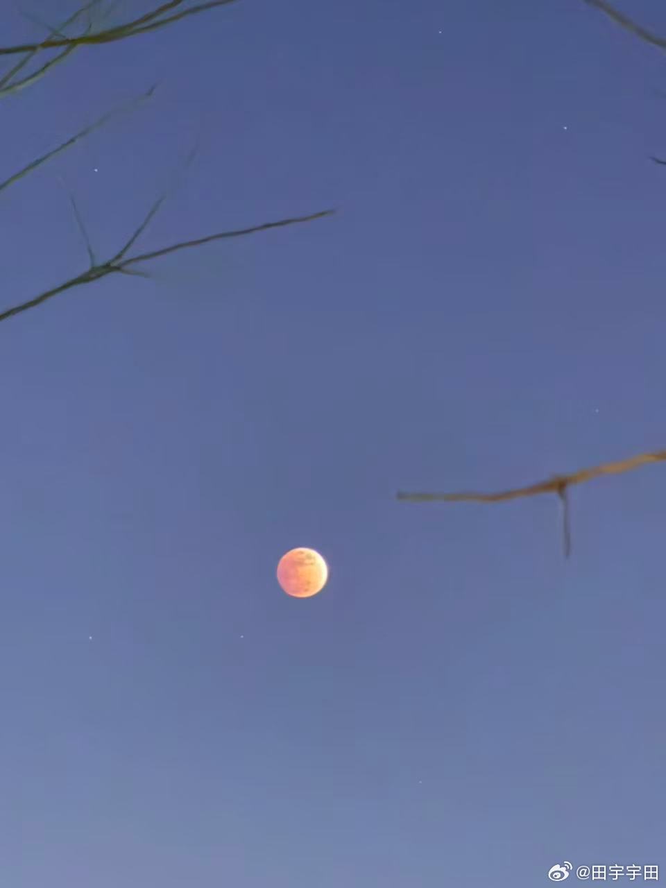 月全食iPhone 17PM拍的凑合看吧iPhone的拍摄一到晚上就瞎了 北京