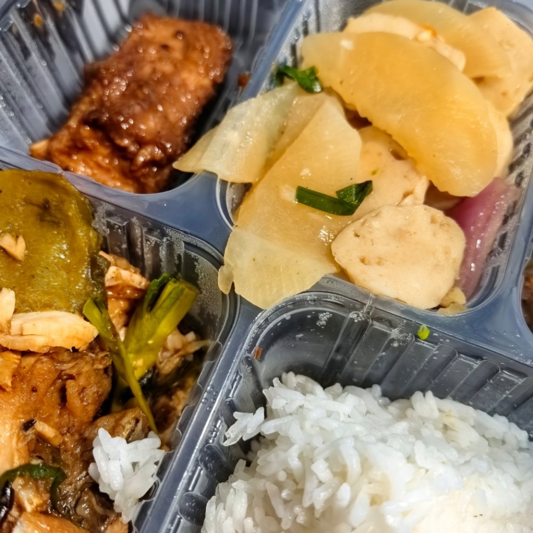 忙到这会，才有时间吃上一口冷饭… 