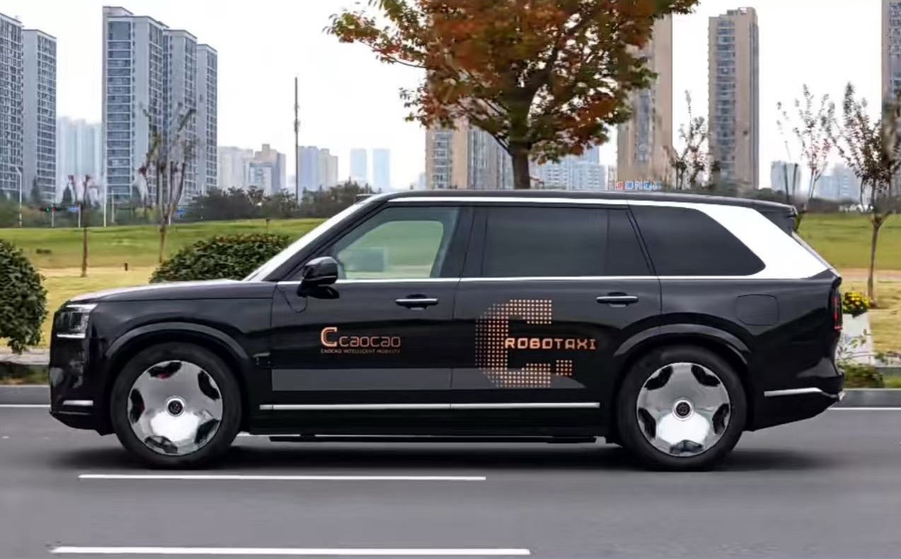 曹操出行 7月27日，曹操出行宣布正式开放Robotaxi主驾无安全员测试。本次