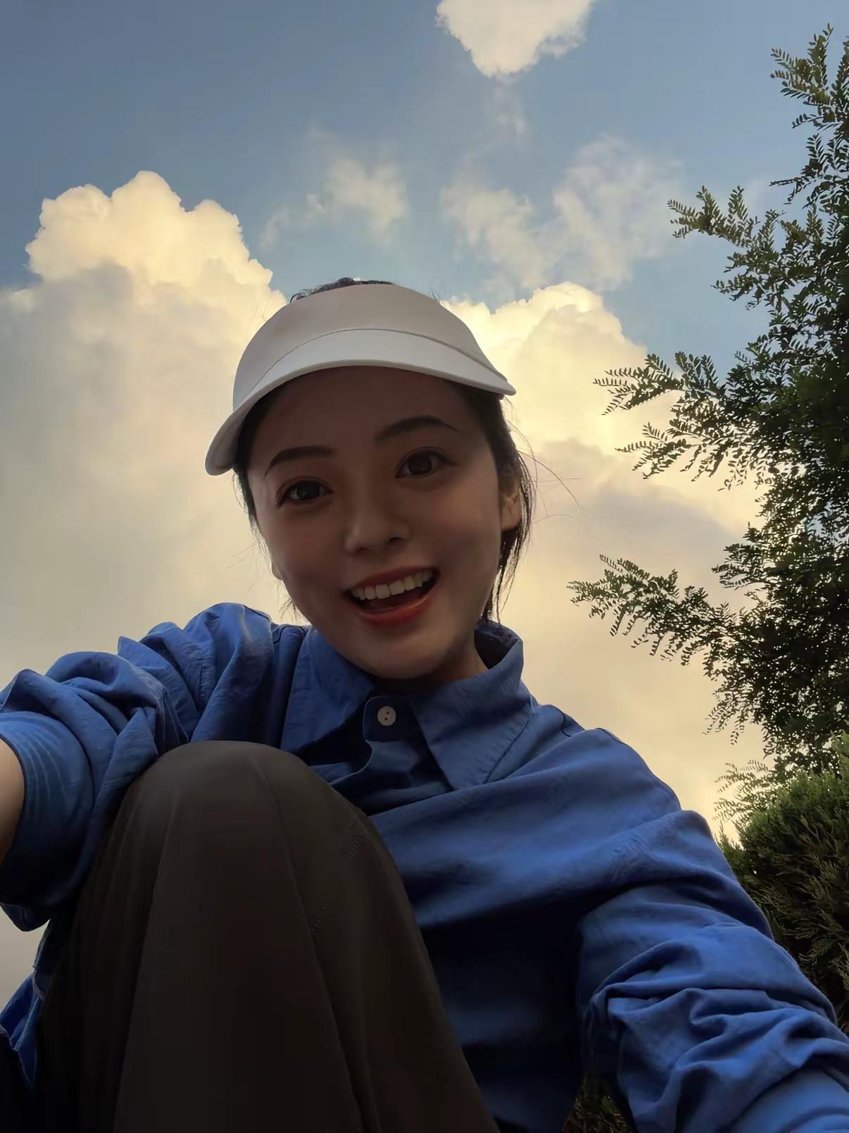 今天的云彩在发光