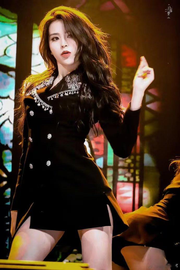 金子涵早期神图早期金子涵 记忆里的金子涵是这样的，早期美出圈的选秀神图。金子涵直