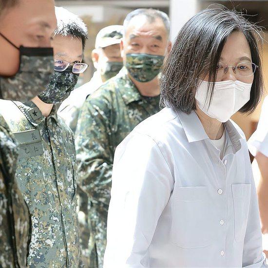 哎呀呀，这场号称“汉光36号”的演习，前前后后折腾了五天四夜，岛内某些人那是锣鼓