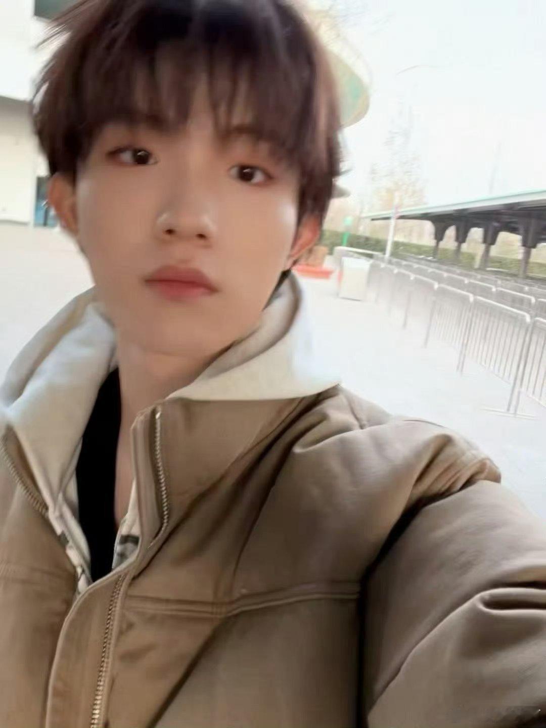 老师 我们家苏新皓直拍神视频有了 身体控制力绝了！眼神杀+利落舞姿，这波舞台魅力