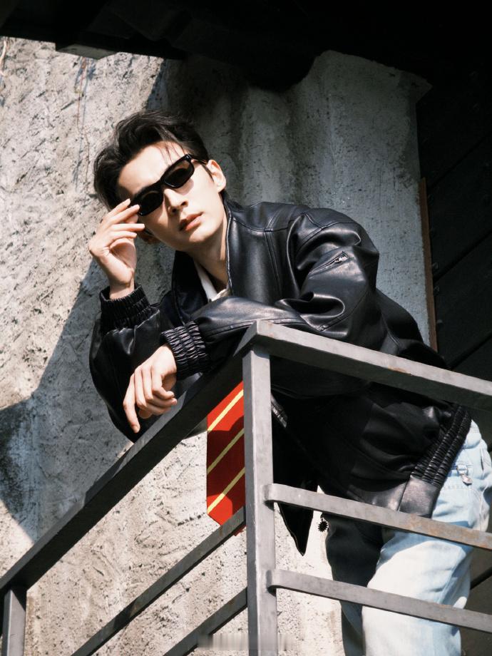 刘学义有种漫不经心的帅，随便拍随便帅 