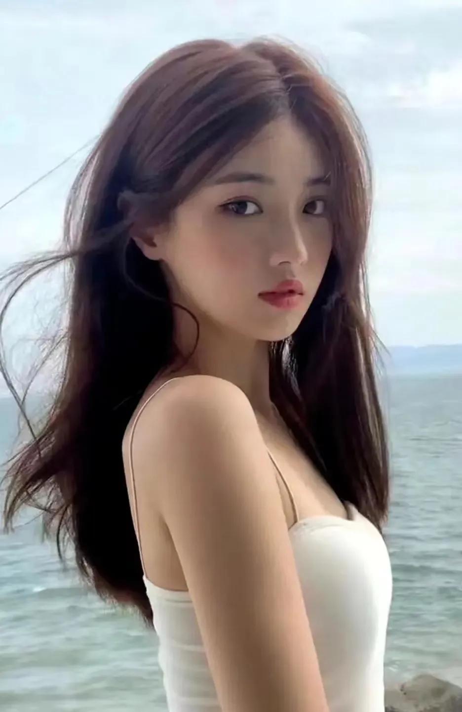 我闺女相亲了两个和她条件差不多的对象，都是事业单位上班，父母有退休金，独生子女。